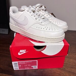 NIKE Court Vision Lo